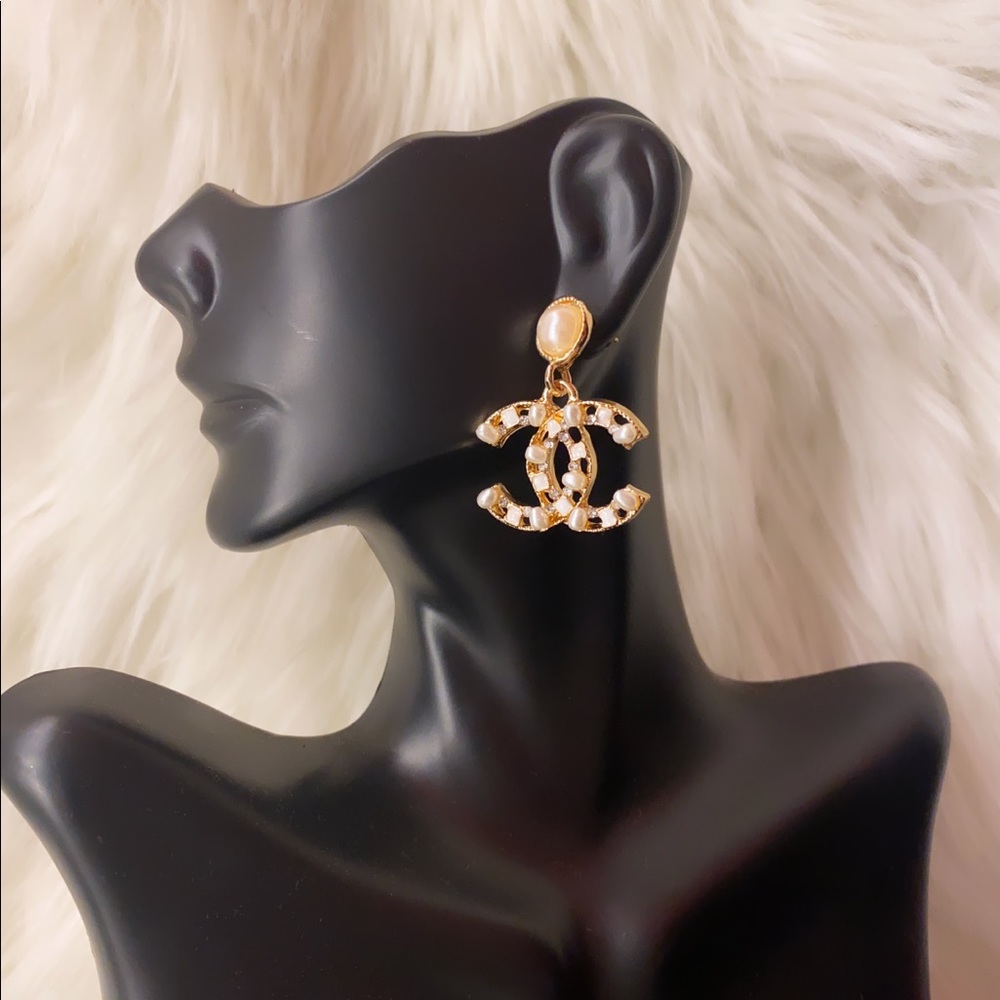 Gold pearl earrings!SOLD